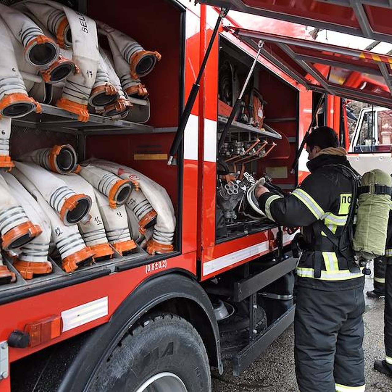 Пожар на пороховом заводе. Новые автомобили МЧС. Пожар в Подмосковье. Пожар новая Чернушка. Теплотрасса в ТИНАО.