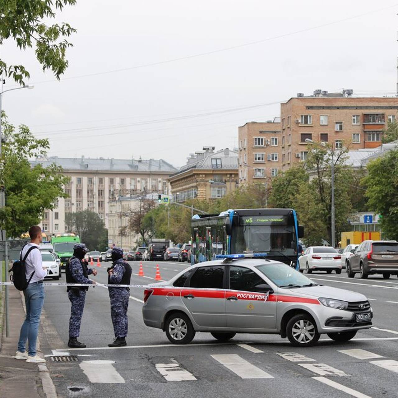 Атака дронов на петербург. Беспилотник на Комсомольском проспекте. Беспилотники Москва Комсомольский проспект. Атака дронов Комсомольский проспект. Росгвардия фото.