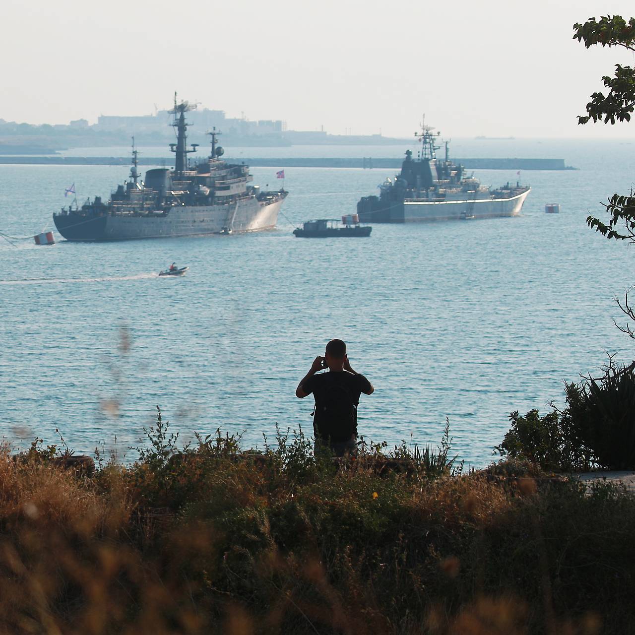 В крыму атаковали корабль. БДК Новочеркасск. Новочеркасск корабль. Номер БДК Новочеркасск. В память БДК Новочеркасск.